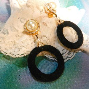 VTG Contempo hoop clip earrings black velvet pearlcore drop and dangle sparklers